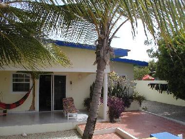 Hauseingang / Vordere Terrasse