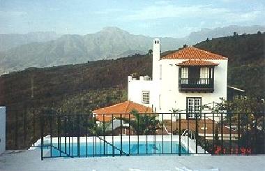Pool und Panoramablick