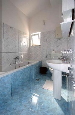 Bad mit Badewanne