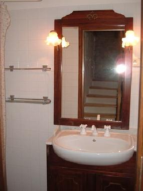 Ein Badezimmer mit Dusche