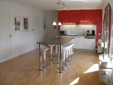 K�chenzeile mit Esstresen - hier schmeckt das Fr�hst�ck!