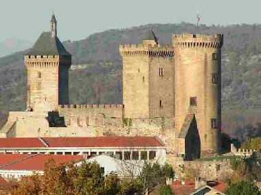 Ferienhaus in FOIX (Ari�ge) oder Ferienwohnung oder Ferienhaus