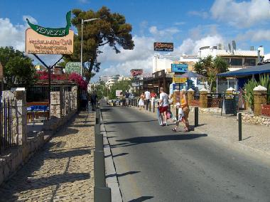 Der Strip in Areias de S. Joao