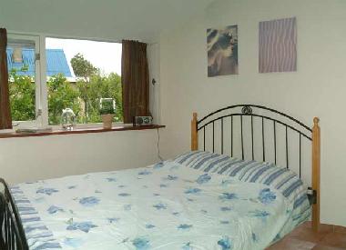 Im Erdgeschoss befindet sich das Elternschlafzimmer
