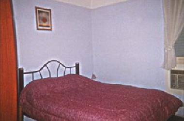 Schlafzimmer 1