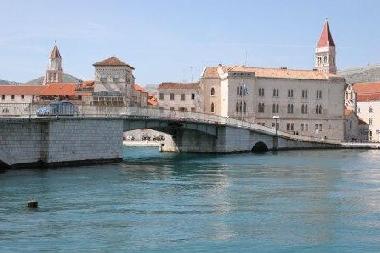 Ferienhaus in Trogir (Splitsko-Dalmatinska) oder Ferienwohnung oder Ferienhaus