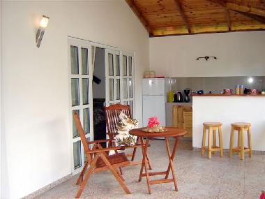 Die Dining Area mit offender Kueche