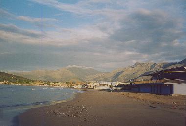 Strand von Scauri und Aurunker Berge