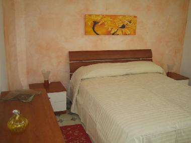 Doppelbettzimmer mit Ausgang zur Terrasse