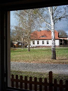 Fensterblick zum Dorfanger