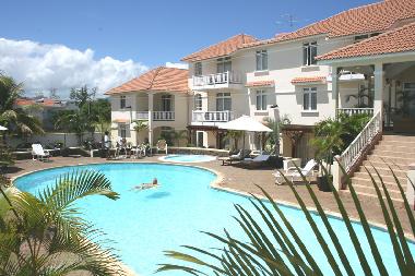 Alle Ferienwohnungen haben Balkon oder Terasse zum Pool