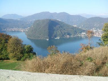 Blick von Agra auf den Luganer See,links Ponte Tresa,re Caslano