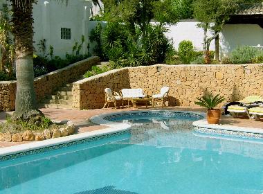Pool mit Ausbuchtung ( 12 x 4 meter ) r  