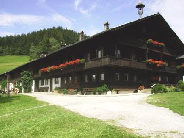 Unser Hof, den ganzen ersten Stock vermieten wir an unsere G�ste