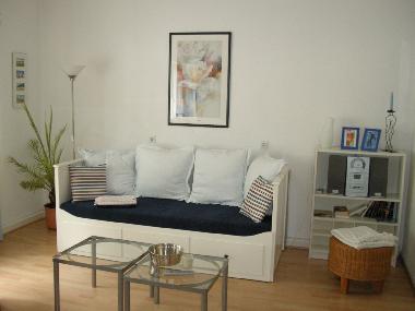 Das gem�tliche Wohnzimmer mit bequemer Schlafcouch f�r zwei