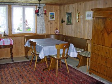 Komfortable Essecke im Wohnzimmer