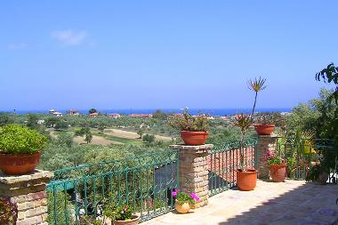  Blick �ber die Felder bis zum Ionischem Meer