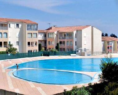 Swimming pool, 1200 m2 (Bilder www.holiday-rental-france.eu)
