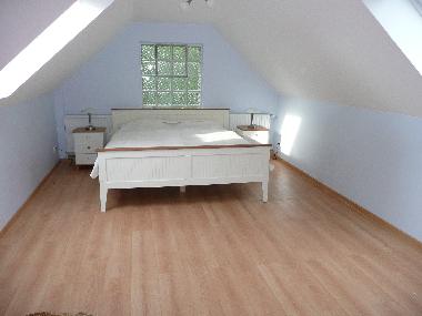 Schlafzimmer mit Doppelbett