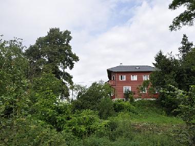 Das Haus vom See aus gesehen
