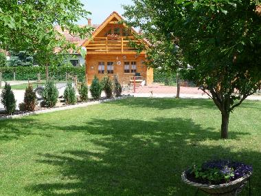 Einzelblockhaus im Park