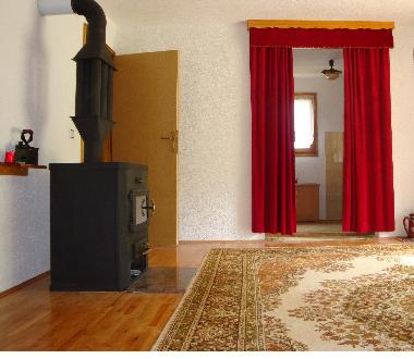 Wohnzimmer und Durchgang zur K�che