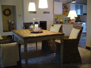 Wohn- Essbereich mit Kamin und offener K�che