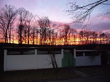 Vorderseite,Hauseingang bei Sonnenuntergang