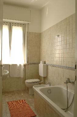 Badezimmer mit dusche\Badewanne