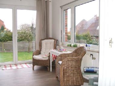 Wohnzimmer mit Blick in den Garten
