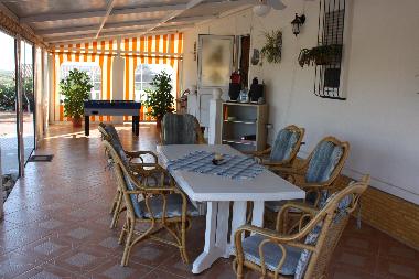 �berdachte Terrasse