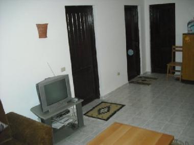 von links: 1. T�r Schlafzimmer1, 2. T�r Schlafzimmer2 mit Bad, 3. T�r zweites Bad