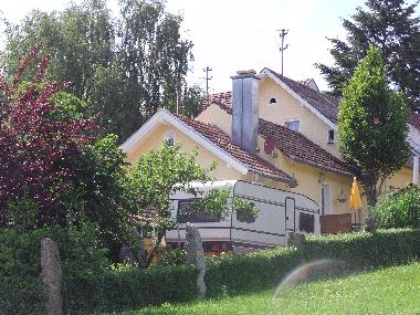 S�dostansicht - Buschgarten, Wohnwagen, Geb�udetrakte