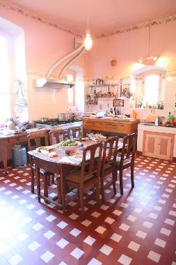K�che mit offenem Kamin