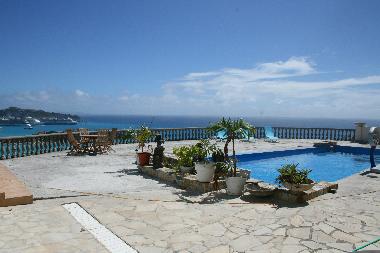 Ausblick von den Terrassen + Pool 70m2