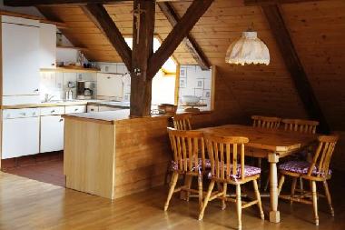 Essecke mit K�che im 60 qm grossen Wohnzimmer