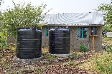 Wir sammeln bis zu 7'000 Liter Regenwasser f�r die Hygiene.