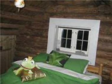 Das  Schlafzimmer im G�stehaus mit Doppelbett.