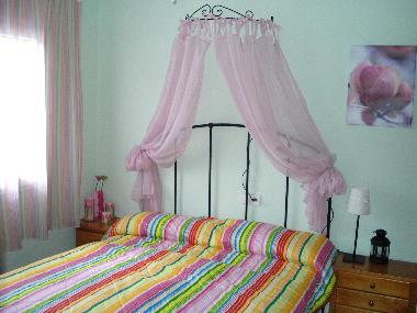 Schlafzimmer mit franzsichem Bett 1,40 x 2,0 m