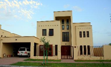Villa in Ras Al Khaima (Ra's al Khaymah) oder Ferienwohnung oder Ferienhaus