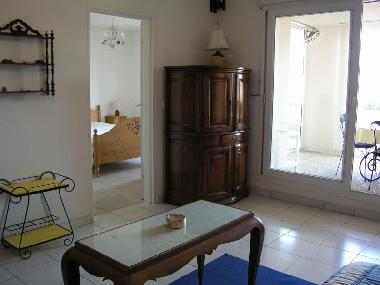 Wohnraum, T�re zu Schlafzimmer