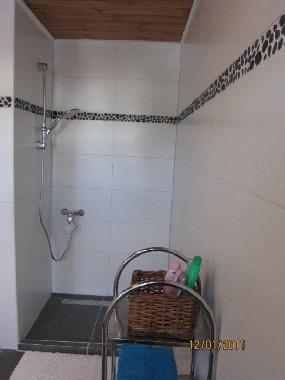 badezimmer (douche) 8 pers. app.