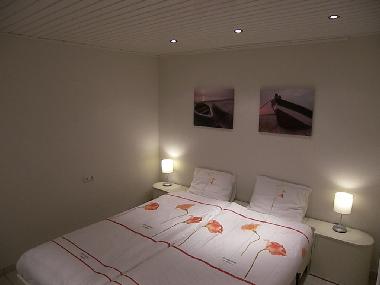 Neuen Schalfzimmer seit 2011 Mit Sat. Fernseher Kleiderschrank und fenster