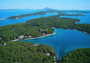 Insel Iz mit seinen Nachbarsinseln