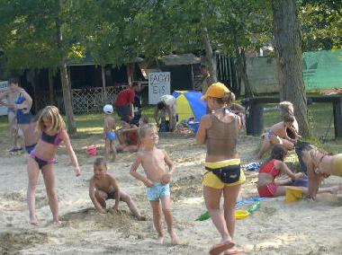 Kinder am Strand bei uns.