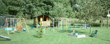 Garten mit Spielplatz