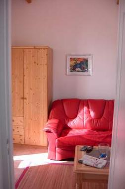 Wohnschlafraum mit Fernseher