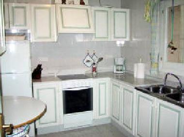 gut ausgestattete Einbauk�che