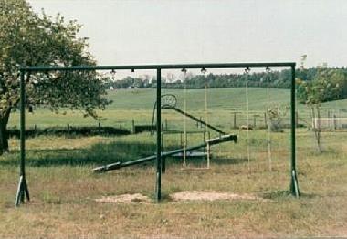 Ein Teil des Kinderspielplatzes auf unserem Grundst�ck