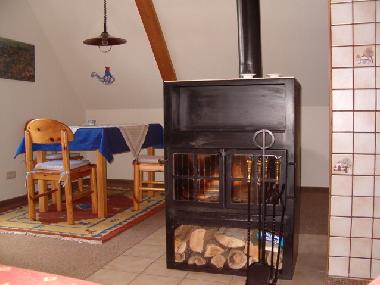 Kaminofen mit Essecke